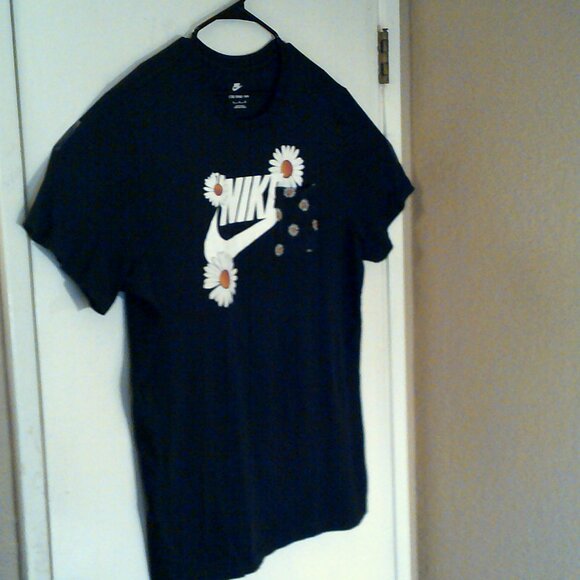 NIKE SPORTSWEAR "Daisy Pocket Tee" MEN'S BLACK WHITE T-SHIRT XL DM6429-010 - Picture 5 of 7